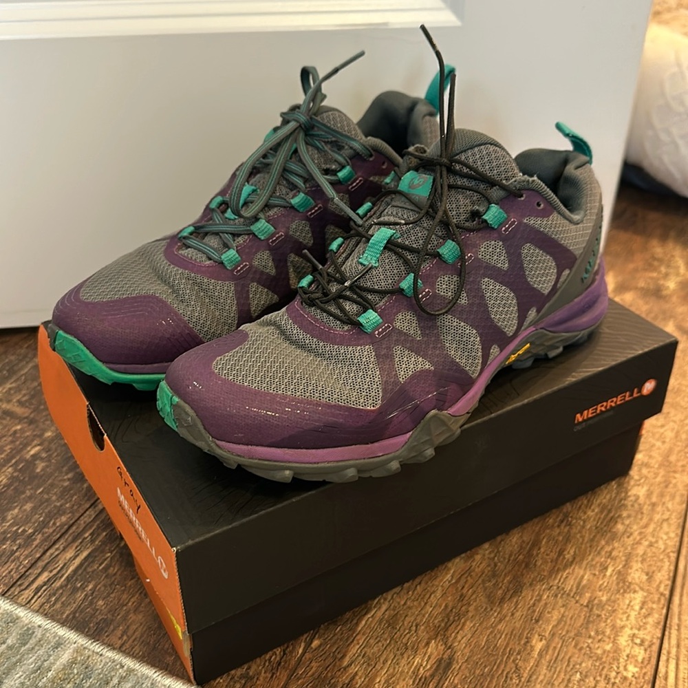 Merrell Woman’s Hiking Shoes size 7.5